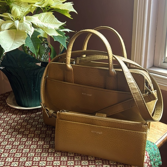 Matt & Nat Harvest color vegan leather wallet & purse with removable strap. EUC. - Picture 1 of 16